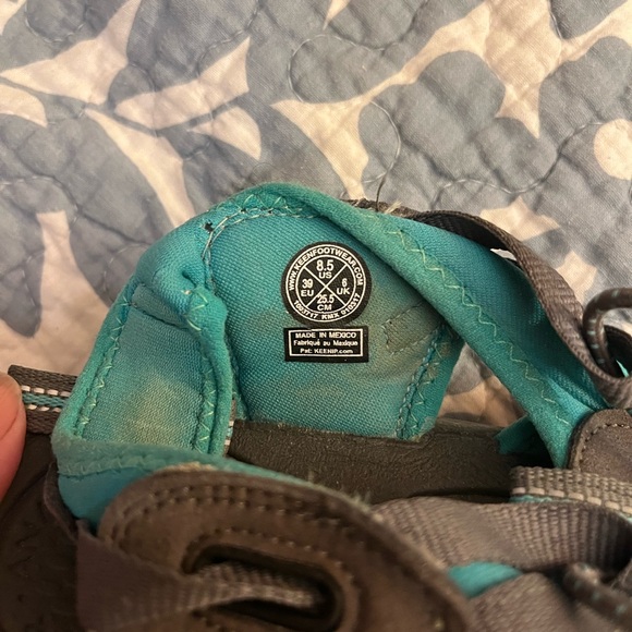 Woman’s Teal Keen Sandals size 8 1/2 - Picture 4 of 4